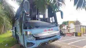 Bus-en-Batanghari-Jambi-Kamis-27320.jpg