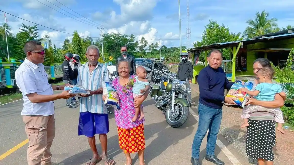 AKBP Untung Sangaji dan Komunitas Moge Berbagi Kasih kepada Warga Merauke