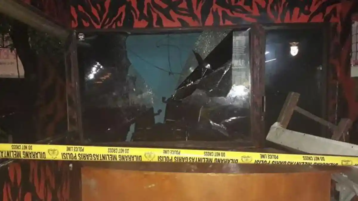 Markas Ormas di Jakarta Timur yang Dirusak Sekelompok Orang Kini Dipasangi Garis Polisi