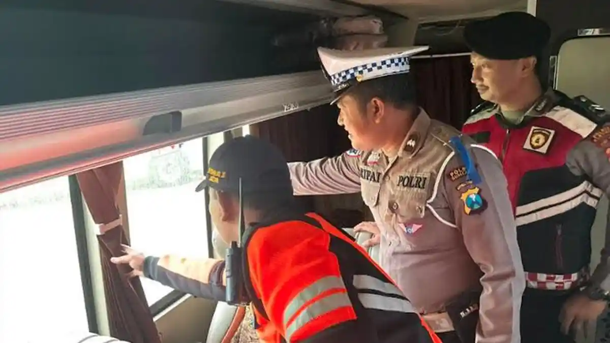 Ramp Check di Sumenep: Bus Diperiksa, Sopir Diedukasi hingga Polisi Warning Klakson Basuri