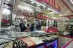 Penyemprotan Disinfektan di Pasar Karang Anyar Jakarta
