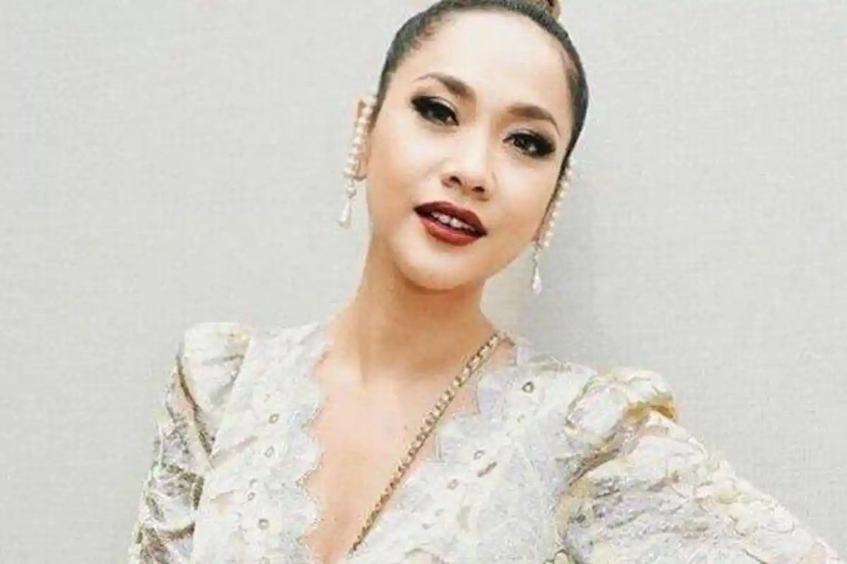 BCL Merasa seperti Pasangan Suami Istri dengan Reza Rahadian