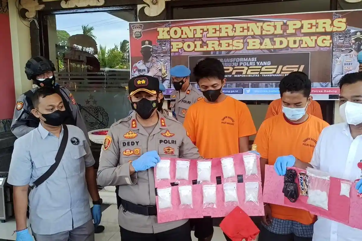 Fajar Sembunyikan Sabu 1 Kg di Balik Semak, Mau Diedarkan di Bali