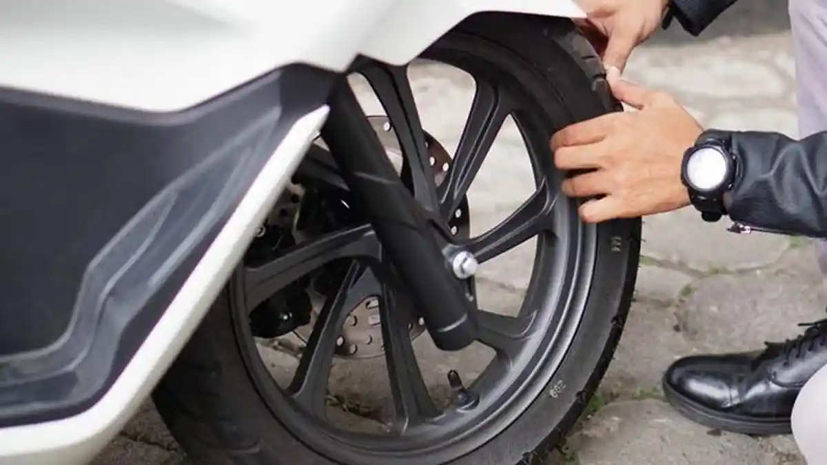 Jangan Dipakai Riding saat Ban Dalam Motor Bocor, Inilah Risiko yang Ditimbulkan