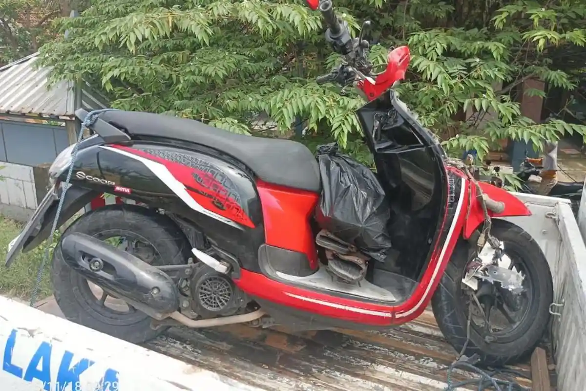 Kecelakaan Maut di Jombang, Motor Scoopy Tabrak Truk, Ayah Tewas di Lokasi, Ibu dan Anak Luka Berat