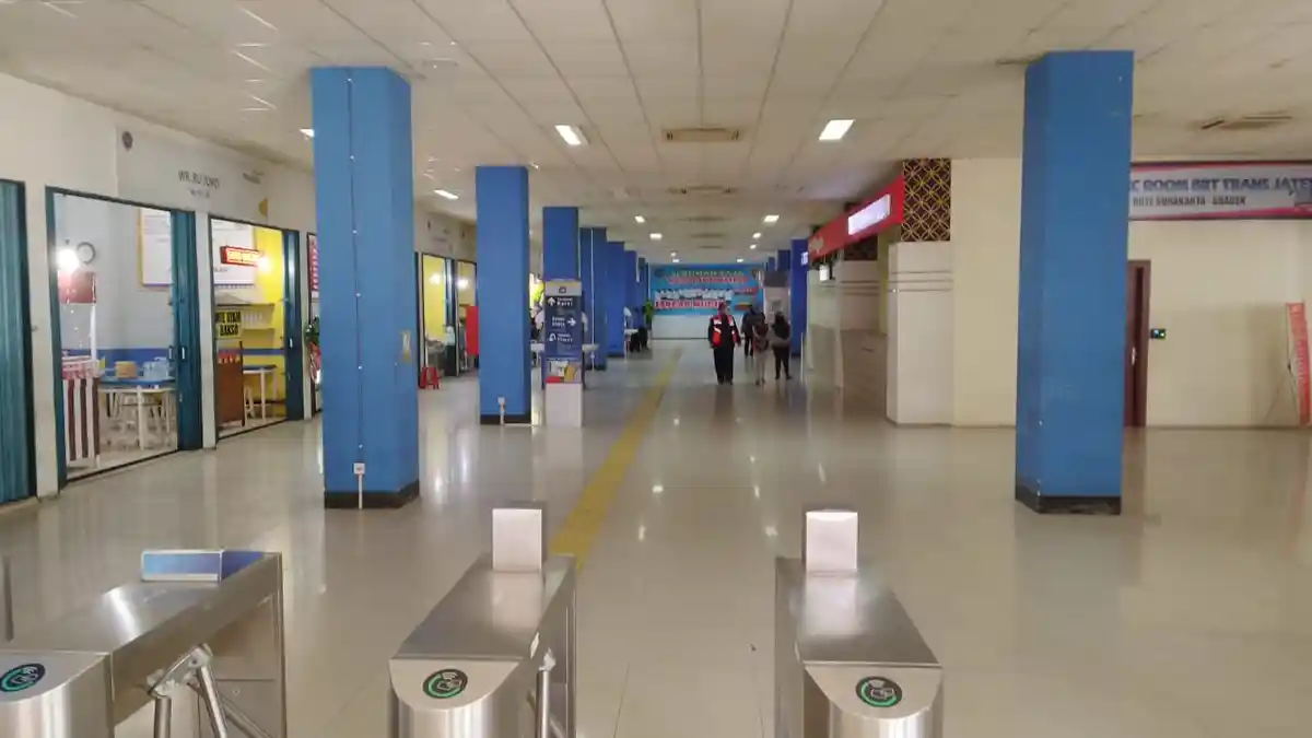 Besok Natal, Kondisi Terminal Tipe A Tirtonadi Tampak Sepi, Jauh dari Tahun Lalu