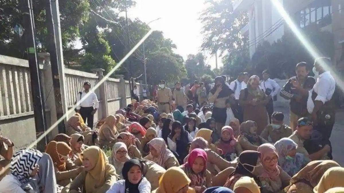 Miris, Sudah Kerja Puluhan Tahun Guru Honorer Selalu Terpinggirkan, Salah Siapa?