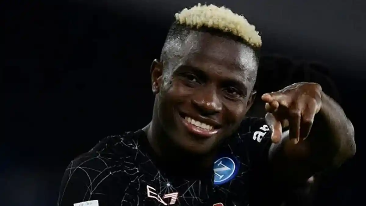 Napoli dan AC Milan Saling Sikut di Posisi Teratas Serie A Italia