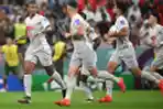 Bek Swiss Manuel Akanji Selebrasi usai Bobol Gawang Portugal