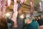 Penjabat-Pj-Gubernur-Sumatera-Utara-Gubsu-Agus-Fatoni-memantau-harga-daging-di-pasar.jpg