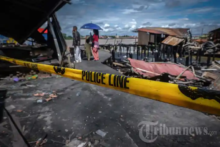 Puluhan-Rumah-Hangus-Terbakar-di-Palembang_20260511_142911.jpg