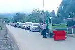 Macet-di-Jalan-Trans-Sulawesi-Desa-Solog-Lolak-Bolmong.jpg
