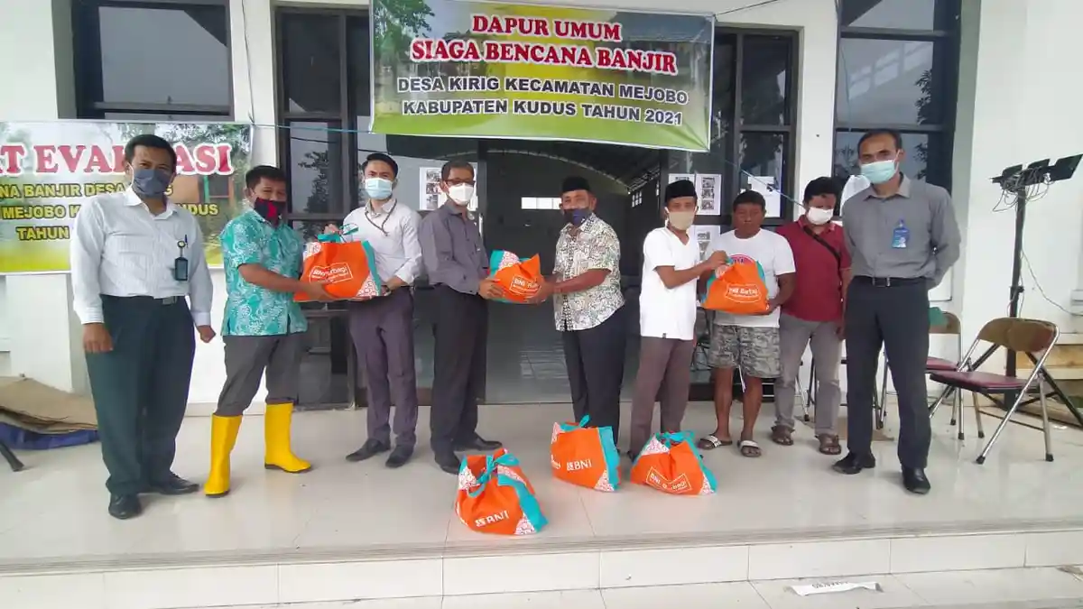 BNI Salurkan Bantuan kepada Korban Banjir di Kudus dan Demak.