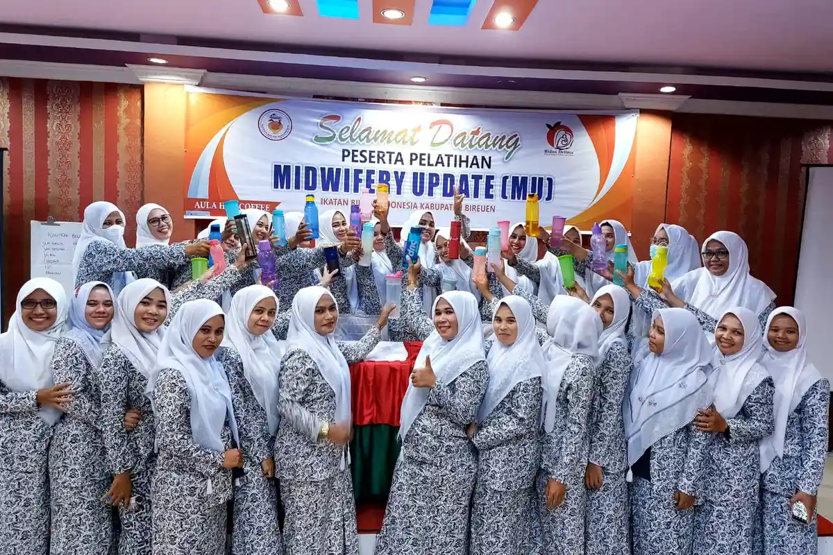 Bidan di Bireuen Kampanyekan Kurangi Sampah Plastik