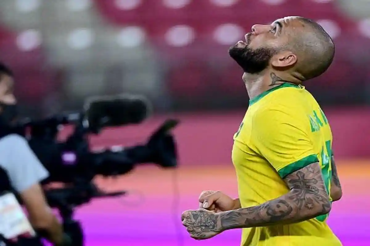 PROFIL Dani Alves: Menuju Sempurna, Emas Olimpiade Akan Melengkapi 43 Gelar yang Sudah Diraih