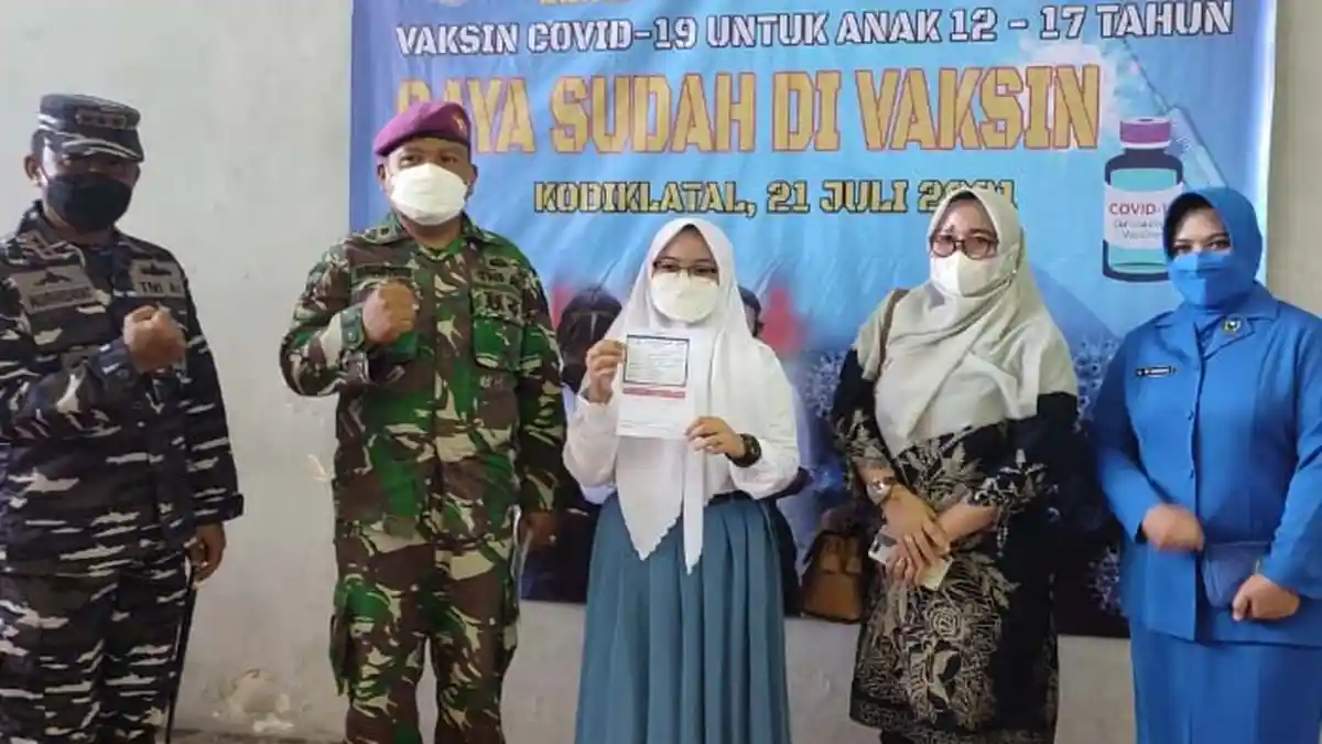 Dankodiklatal Beri Dukungan Langsung Vaksinasi Pelajar di AAL Bumimoro Surabaya