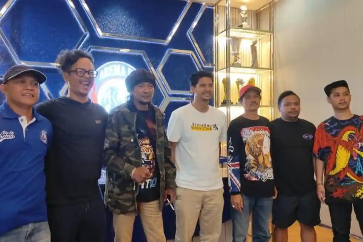 Keakraban Aremania dan Bobotoh di Kandang Singa Jelang Big Match Arema FC Vs Persib Bandung