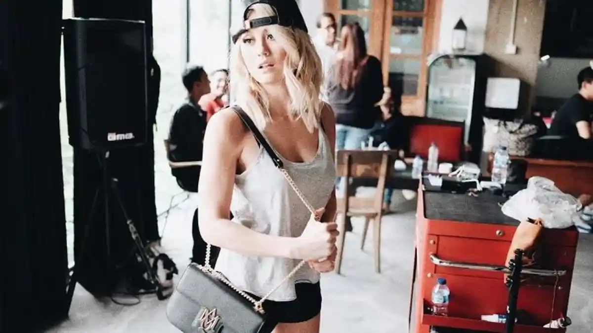 Vulgar, Agnez Mo Ditindih Bule di Ranjang, Reaksinya Malah Tak Disangka