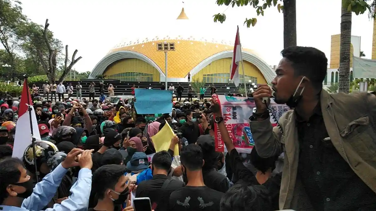 Aksi Demo Mahasiswa Tolak UU Cipta Kerja di Deliserdang Diikuti Sejumlah Pelajar