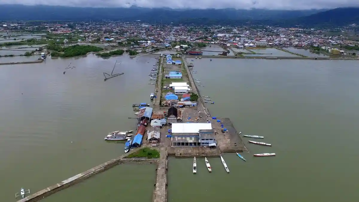 FOTO DRONE: Dermaga Tempat Pelelangan Ikan di Palopo - tpi_20161024_192222.jpg