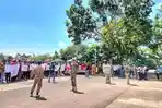 Deretan-tuntutan-aksi-damai-perangkat-di-depan-Kantor-Bupati-Lampung-Timur.jpg
