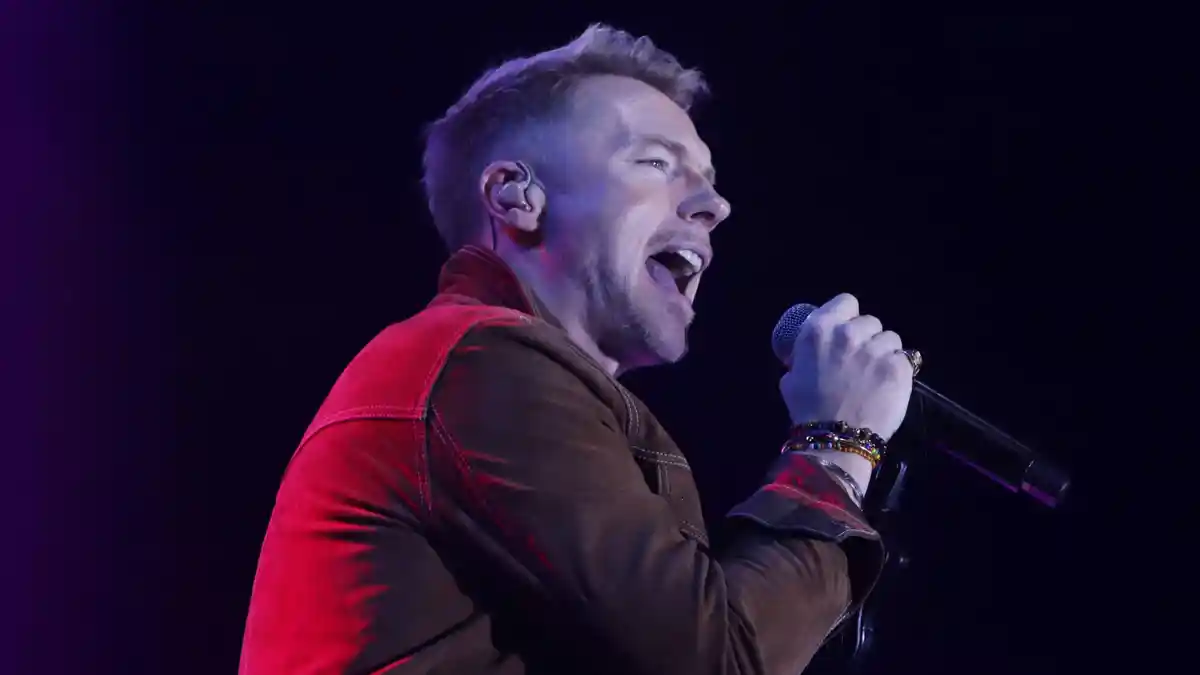 Terjemahan Lirik Superman - Ronan Keating: I'm No Superman, But I'll Always be Your Man