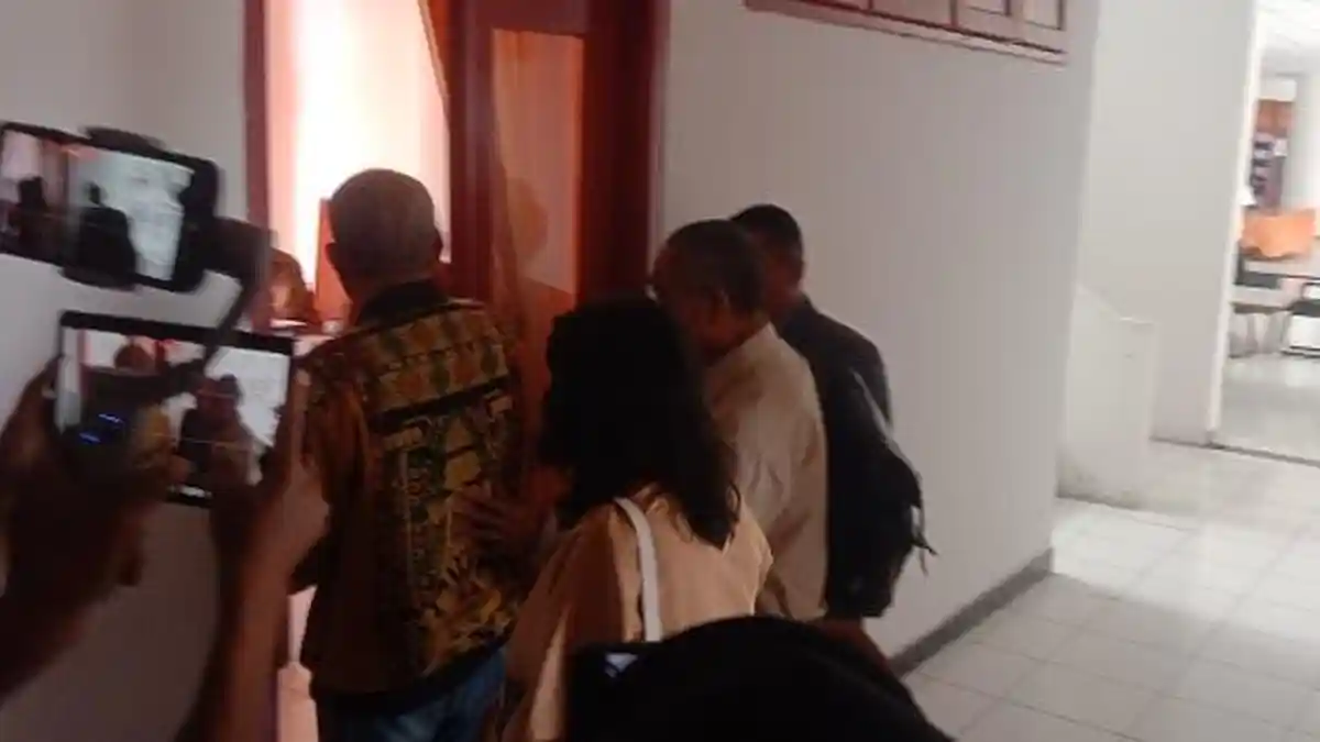 Ayah Dokter Icha Minta BK DPRD TTU Beri Sanksi Tegas kepada Oknum Anggota DPRD Pelaku Intimidasi - Pos-kupang.com