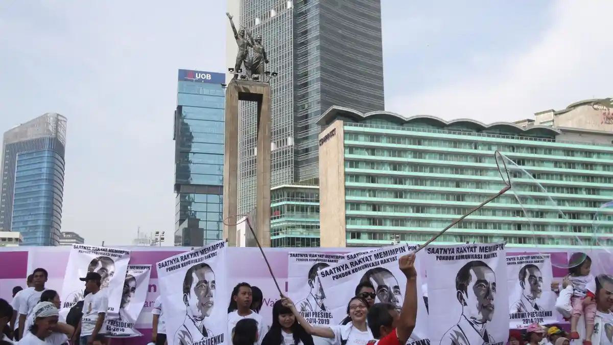 Ketika Relawan Jokowi dan Pendukung Prabowo Makan Nasi Bungkus Bersama