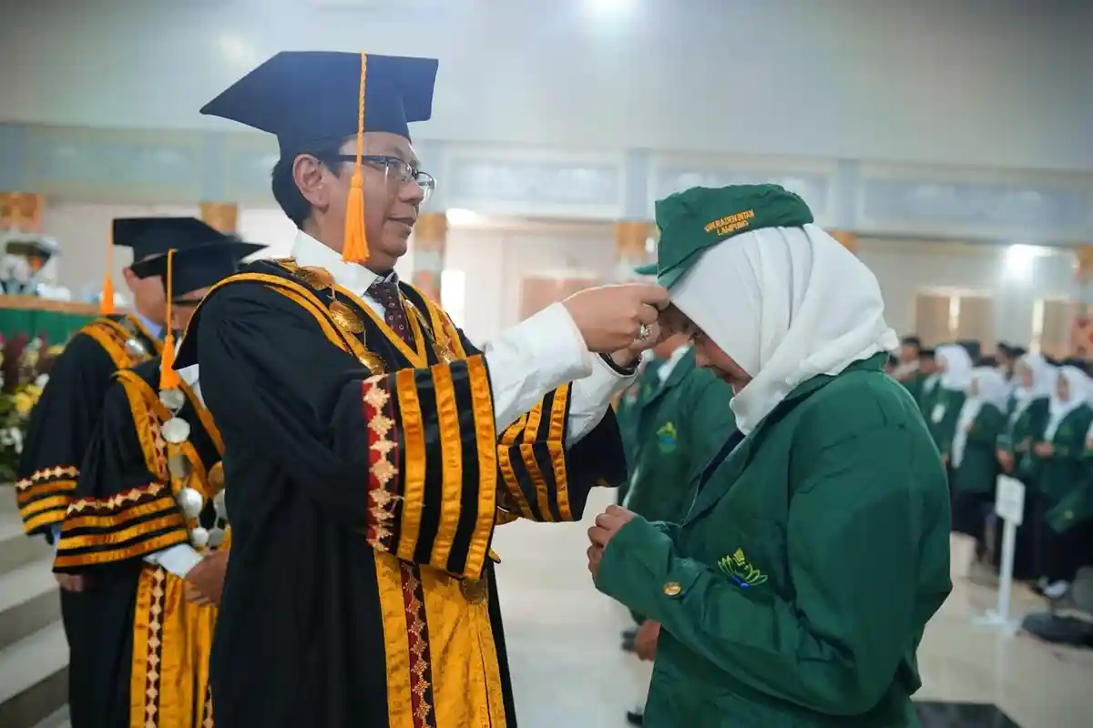 Rektor Kukuhkan Ribuan Mahasiswa Baru Dalam PBAK UIN RIL 2025