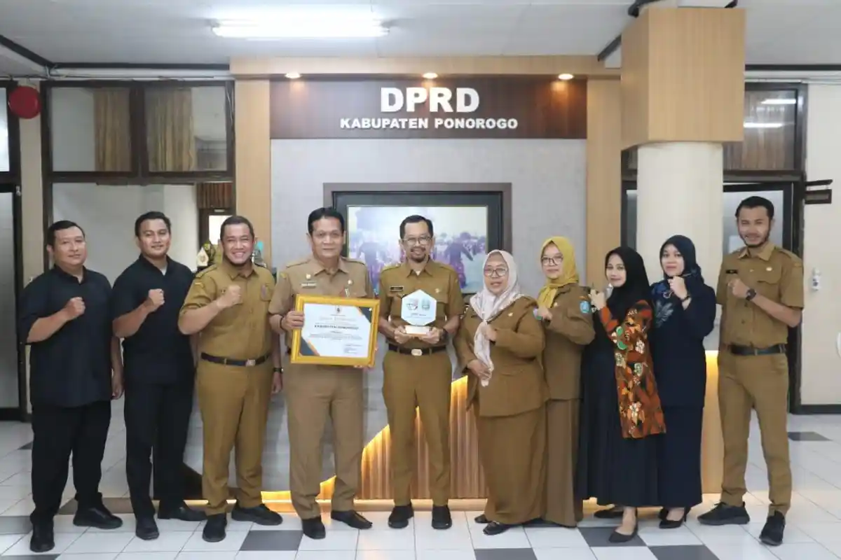 Sekretariat DPRD Ponorogo Dapat Penghargaan Pengelola JIDH Nomor 2 Se-Jatim