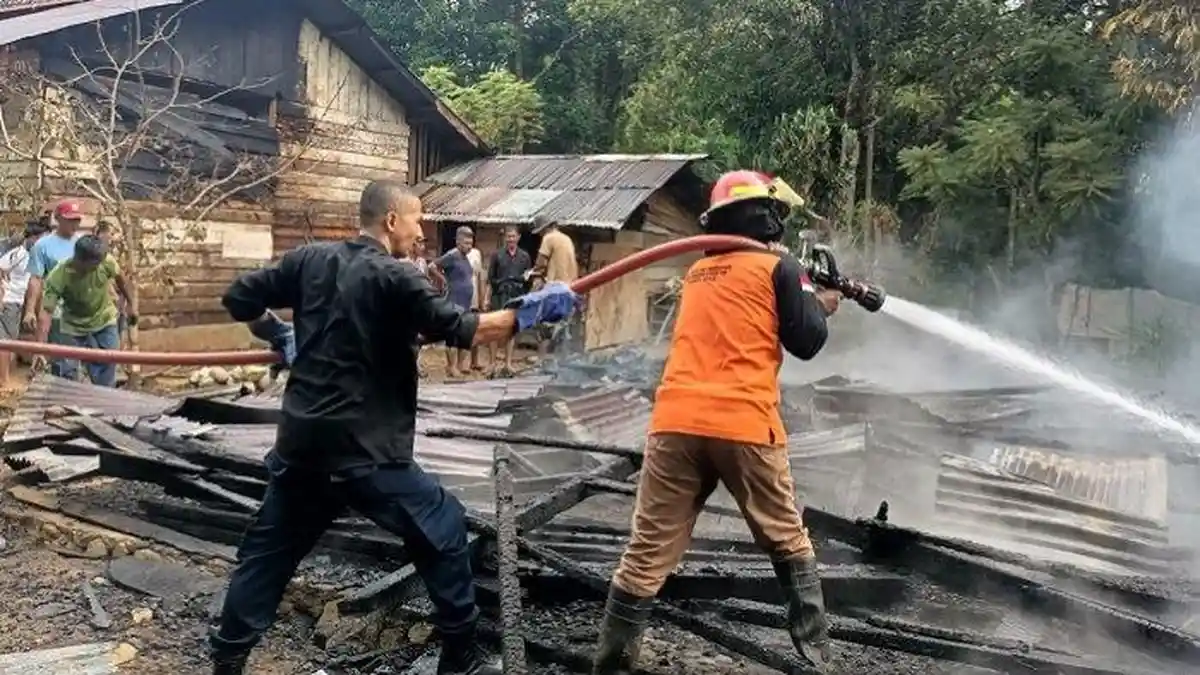 Dua Rumah Warga Lhoong Aceh Besar Ludes Terbakar, Diduga Konslet Listrik