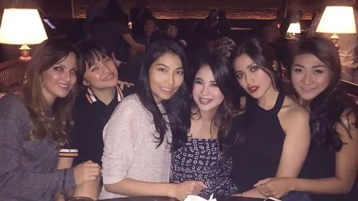 Hangout Bareng Girl Squad, Penampilan Marshanda Paling Jadi Sorotan, Kenapa?