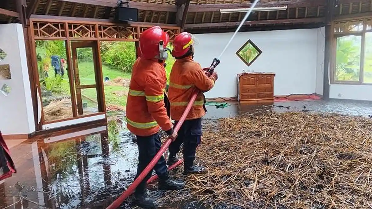 Dua Kali Menyambar, Villa di Sidemen Hangus Tersambar Petir