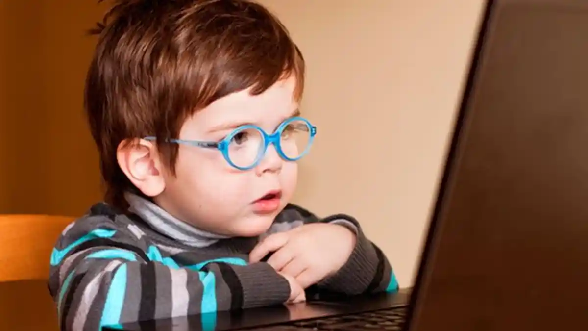 Mengapa Semakin Banyak Anak Usia Sekolah Bermata Minus?