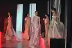Glamour Gown Karya Megama Tampil di SFP 2021