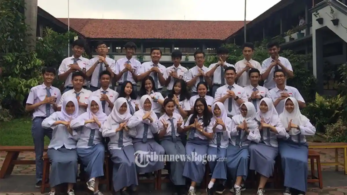 Lagi Ngetren, Ini yang Dilakukan Siswa SMA di Waktu Istirahat, Langsung Diposting di Instagram
