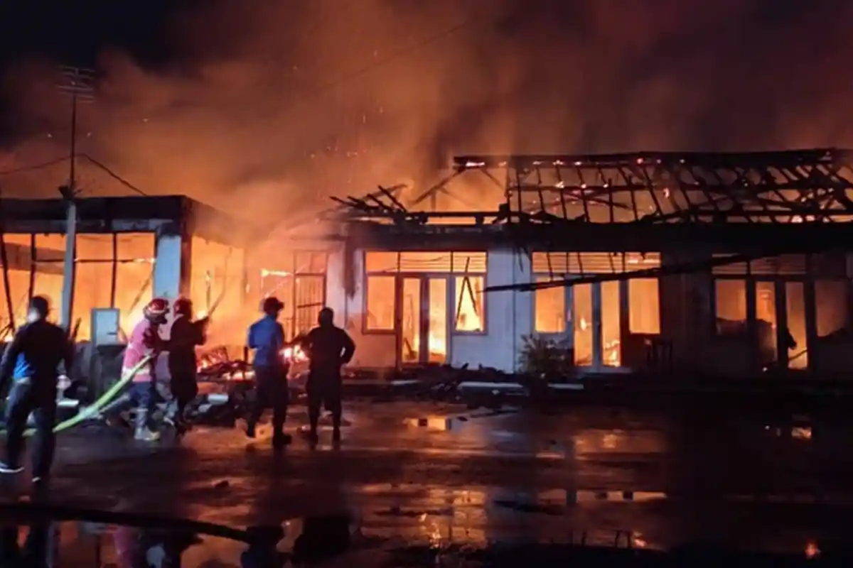 Kebakaran Hebat Kantor Samsat Denpasar, 9 Ruangan Ludes Terbakar Kerugian Ditaksir Capai Rp 500 Juta