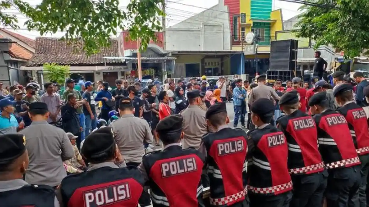 Caleg Nasdem Banyuwangi Bawa Massa Luruk Bawaslu, Laporkan Dugaan Pergeseran Suara