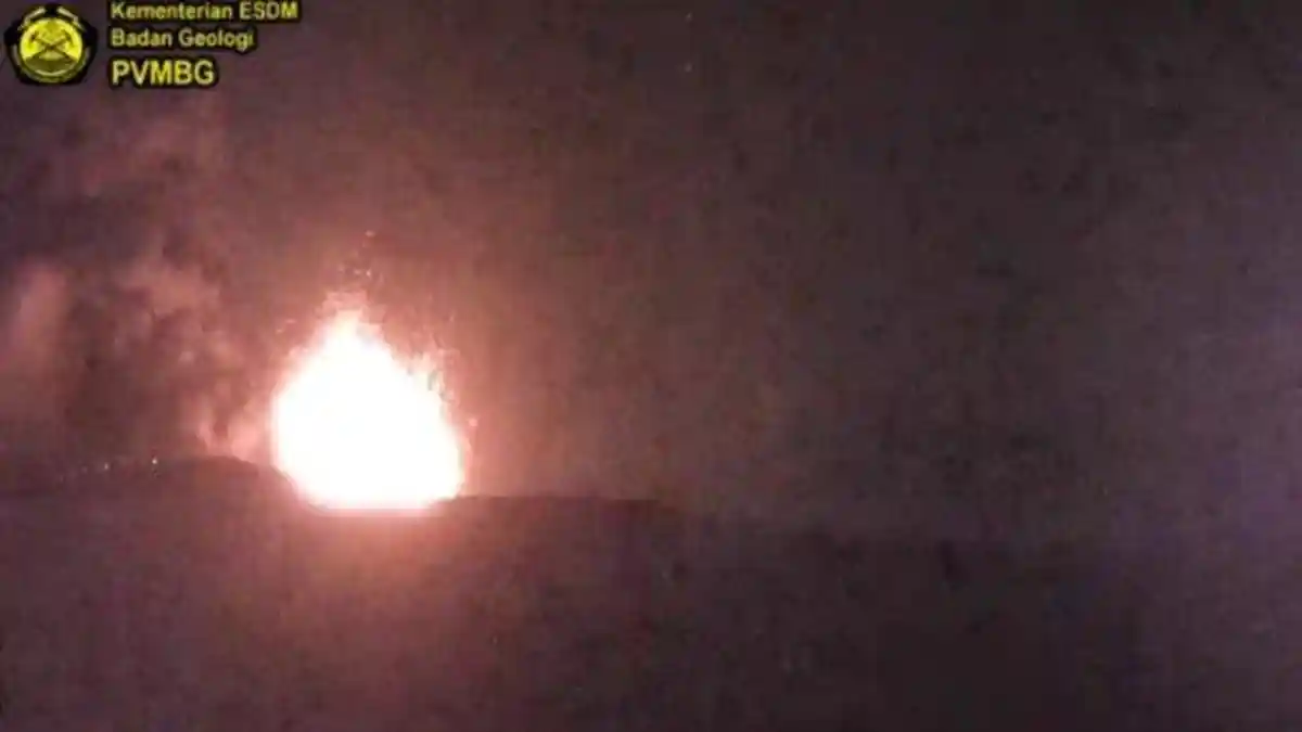 Gunung Anak Krakatau Siaga III, Warga di Pulau Sebesi Belum Dievakuasi dan Aktivitas Masih Normal - Tribunnews.com