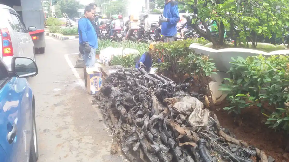 Dinas Tata Air DKI Jakarta Kesulitan Angkut Limbah Kabel