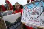 Aksi Teatrikal Bersihkan Indonesia di Silang Monas