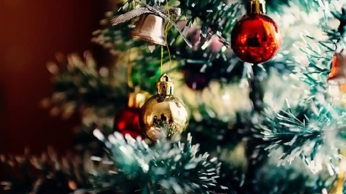 LIRIK LAGU NATAL MALAM KUDUS Malam Kudus, Sunyi senyap