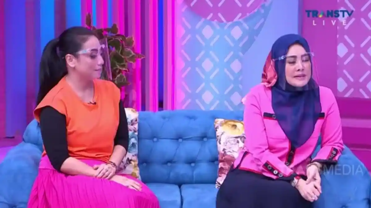 Kenal Satu Tahun dengan Pria Asal Arab, Cici Paramida Enggan Bicara Banyak Soal Pernikahan