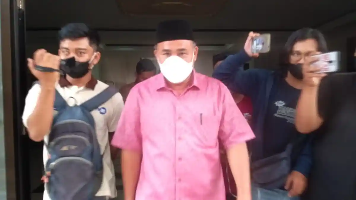 Wakil Bupati Sarolangun Tak Banyak Bicara Usai Diperiksa KPK