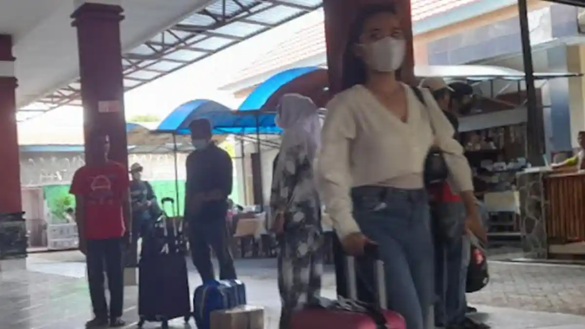 Anda Ingin Bepergian Naik Pesawat? Kata Luhut Cukup Vaksin 2 Kali dan Tak Perlu Tes PCR dan Antigen