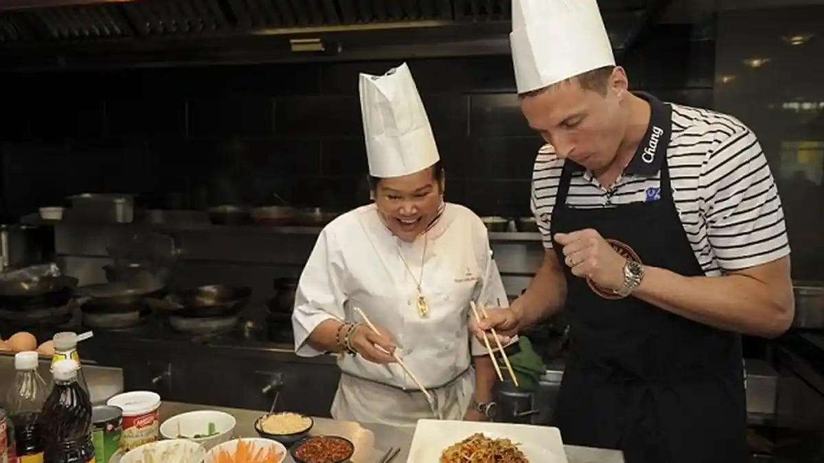 Phil Jagielka Ikut Festival Masakan Thailand