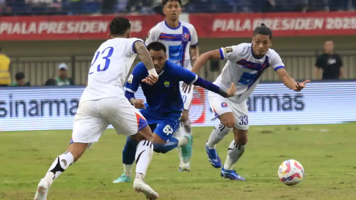 Persib Bandung Kini Punya Trio Al, El, Dil, Ini Awal Mulanya