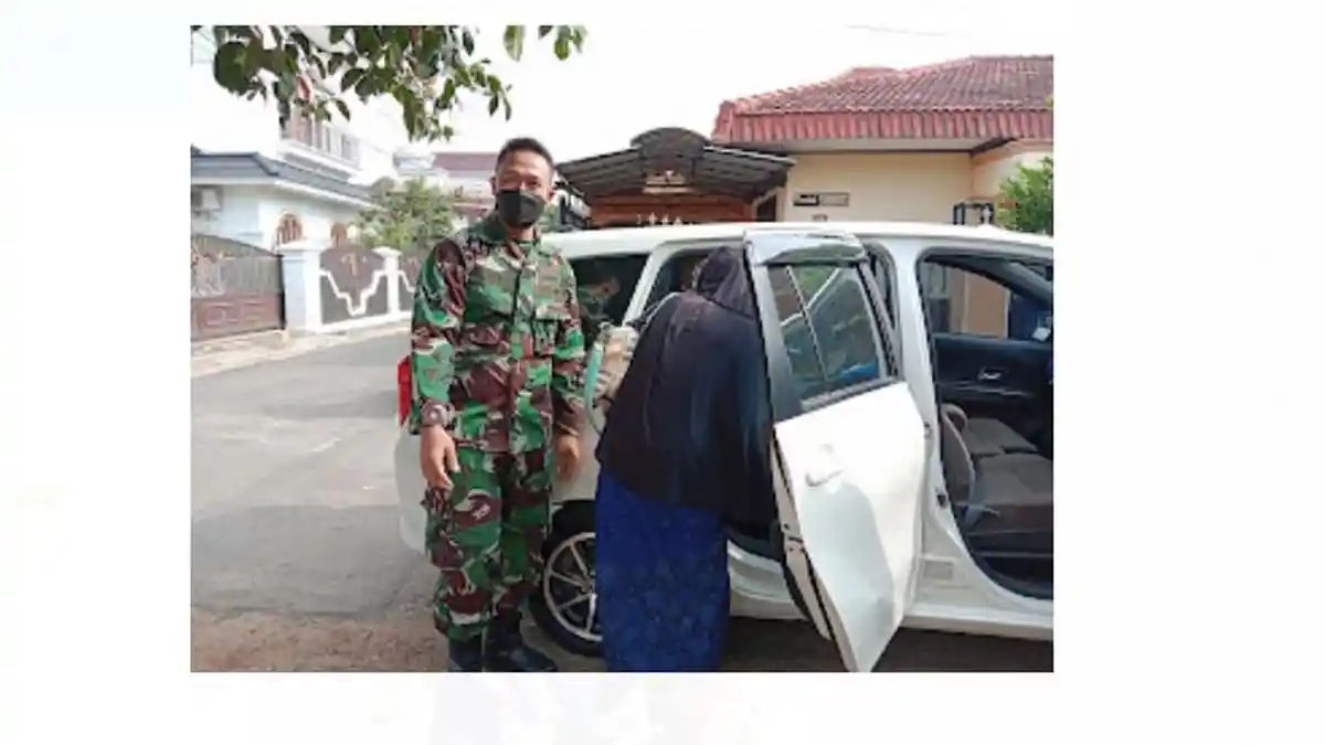 Serda Gaguk Triatno Bantu Antar Warga untuk Vaksinasi Covid di Makodim