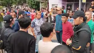 olah-TKP-kasus-pencurian-dan-pembunuhan-di-Desa-Tanjung-Sangkar.jpg