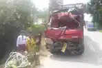 kondisi-truk-usai-seruduk-rumah-di-kuansing.jpg